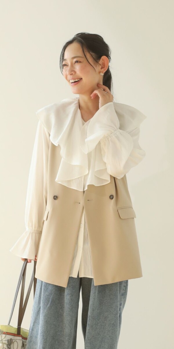 ベスト×フリルブラウス